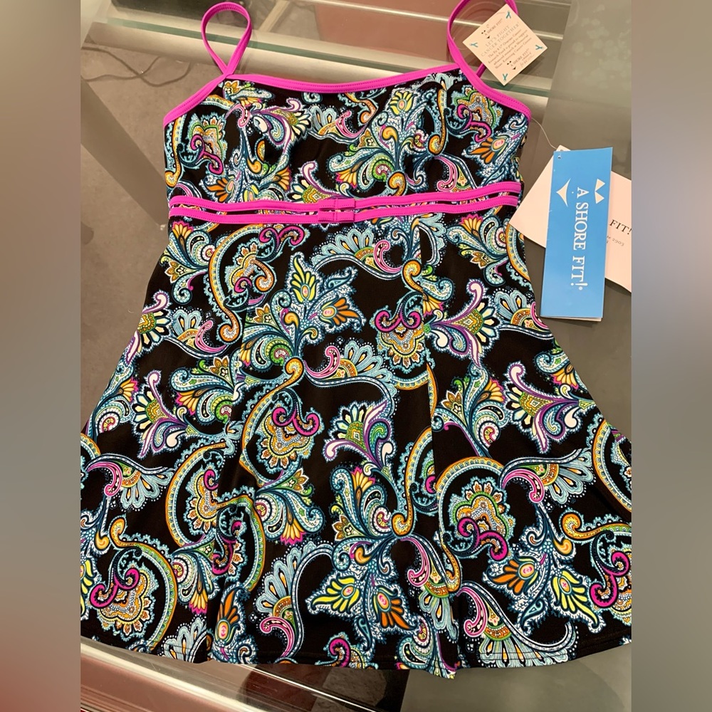 Shore fit parsley swim dress size 8 NWT. Adjustable strap